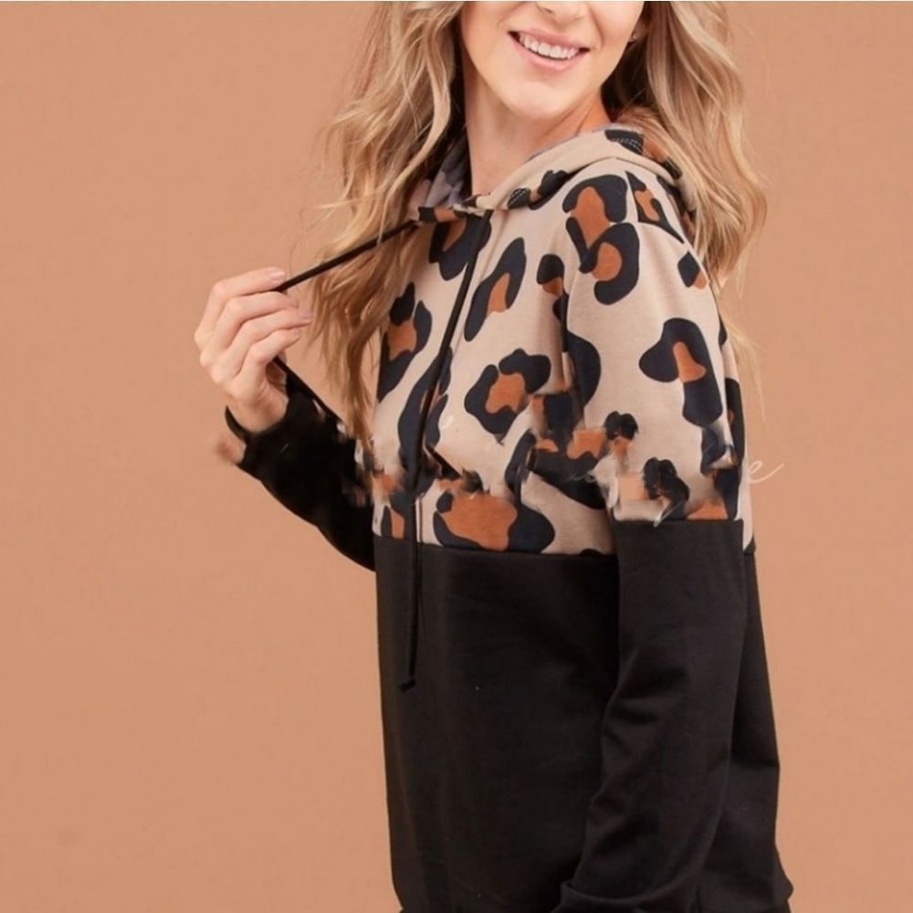 Black Animal Print Hoodie Top - Picture 3 of 4